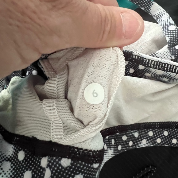 Lululemon built in bra top - Picture 4 of 4